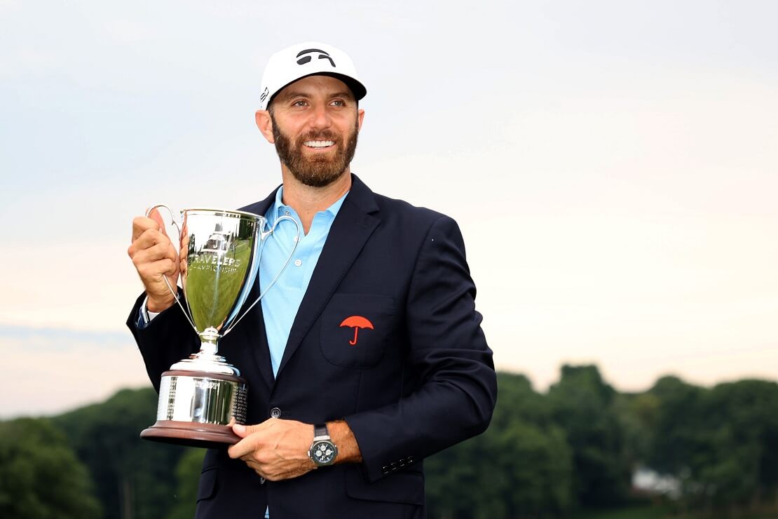 Dustin Johnson mit Trophäe