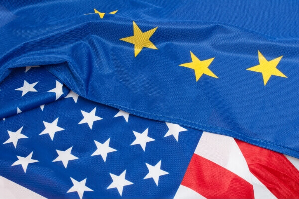 USA und Europäische Flagge