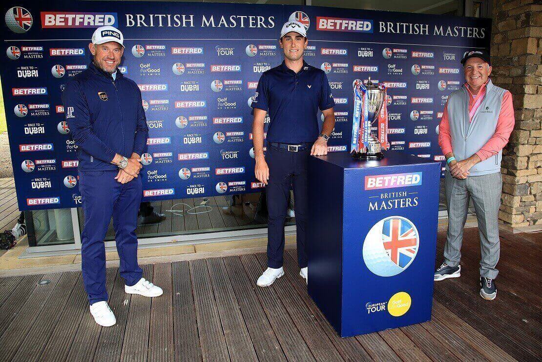 Renato Paratore, Lee Westwood, Sir Graham Wylie mit der Trophäe der Betfred British Masters.