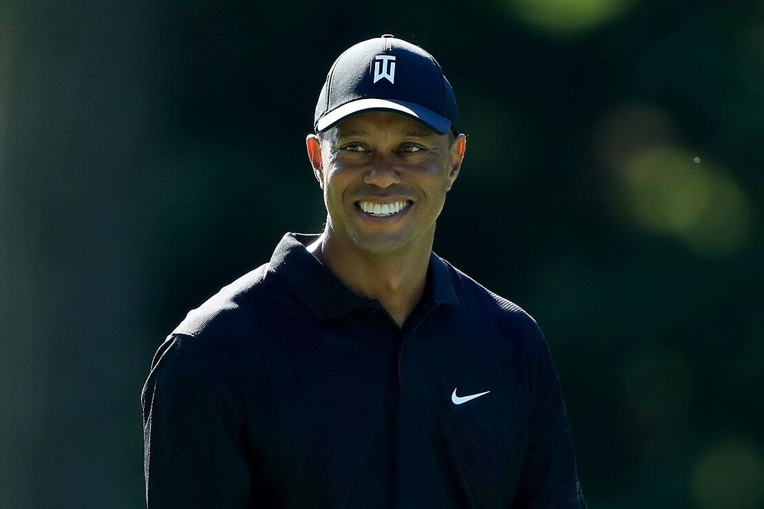 Tiger Woods mit großem Lächeln.