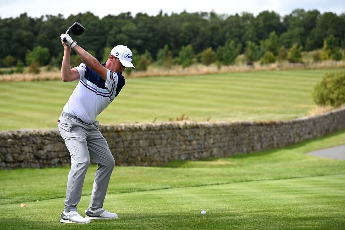 Justin Harding beim Abschlag auf dem Golfplatz