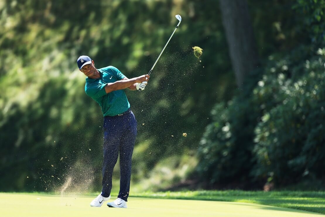 Tiger Woods nach dem Abschlag eines Balles