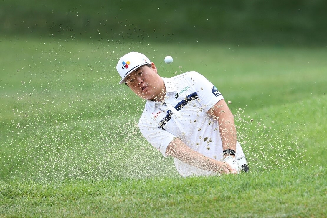 Sungjae Kim bei einem Abschlag aus einem Bunker