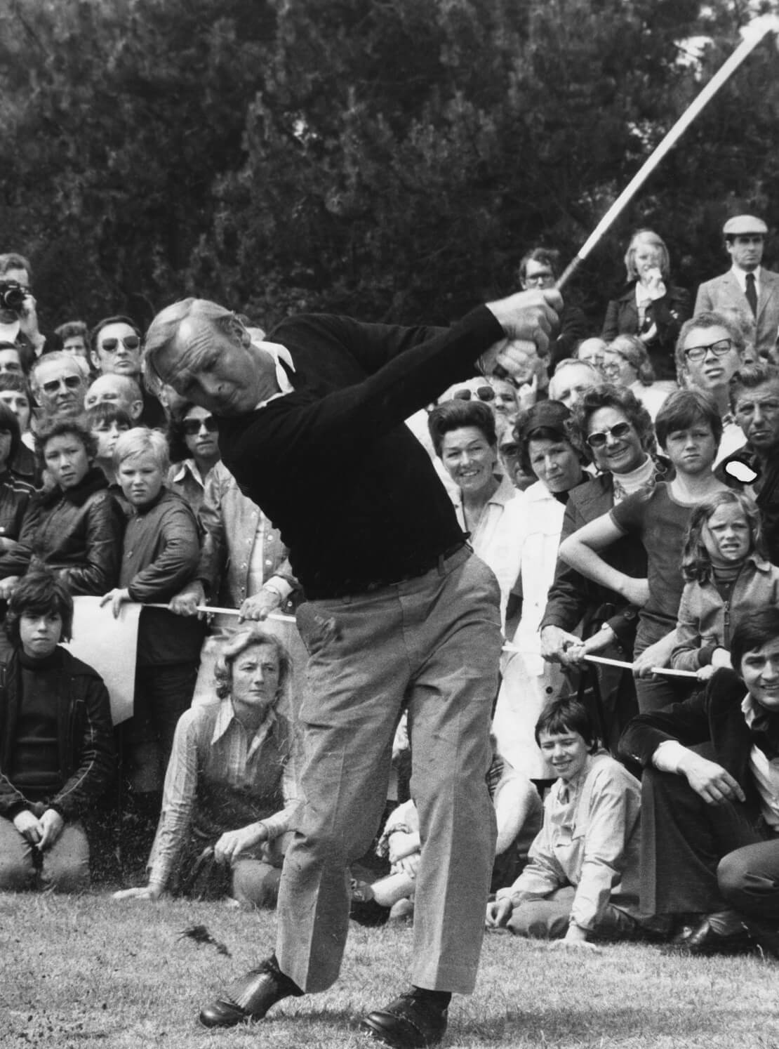 Arnold Palmer beim Abschlag eines Balles