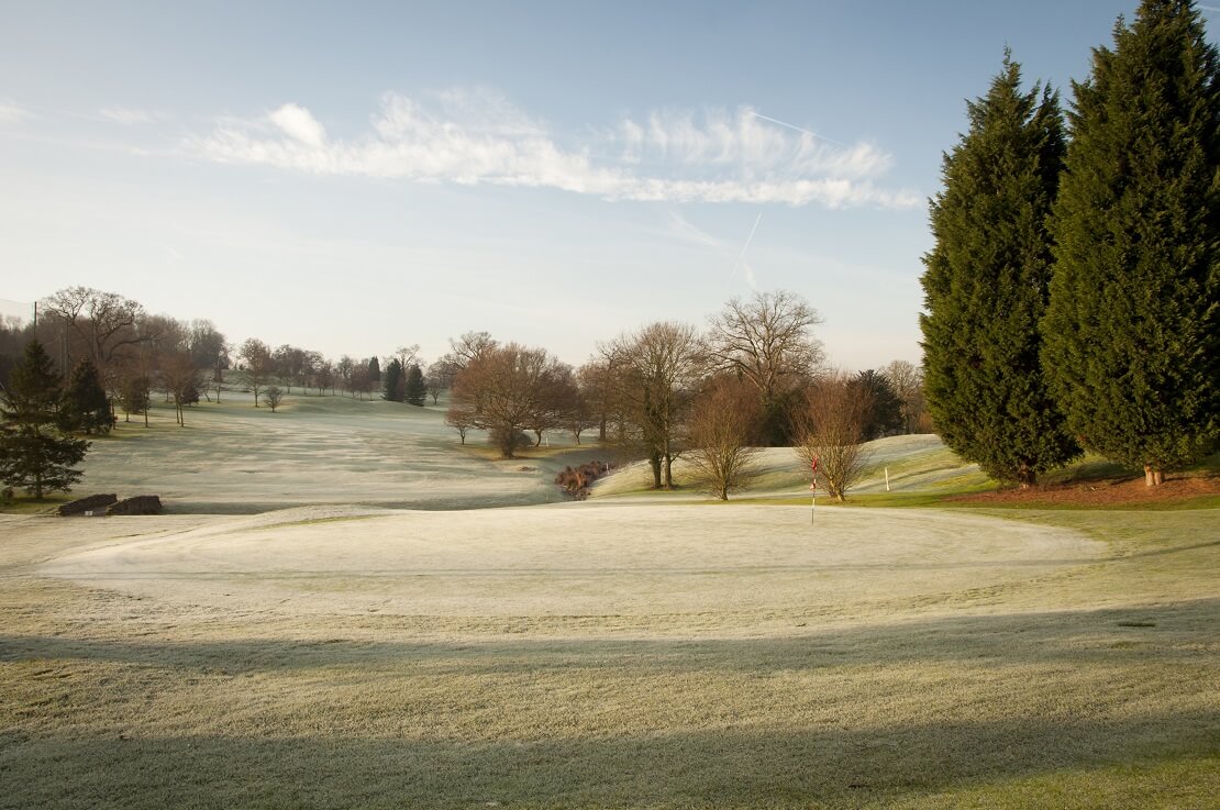 Golfplatz mit Frost