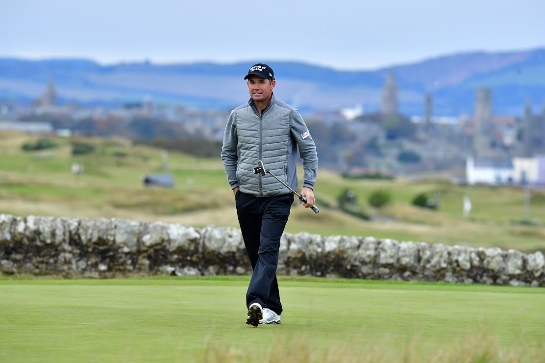 Padraig Harrington läuft über das Grün