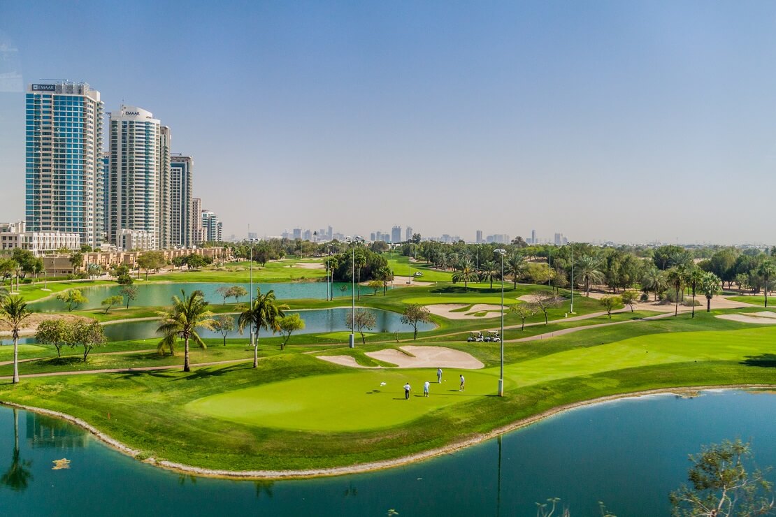 Der Emirates Golf Club in Dubai aus der Vogelperspektive