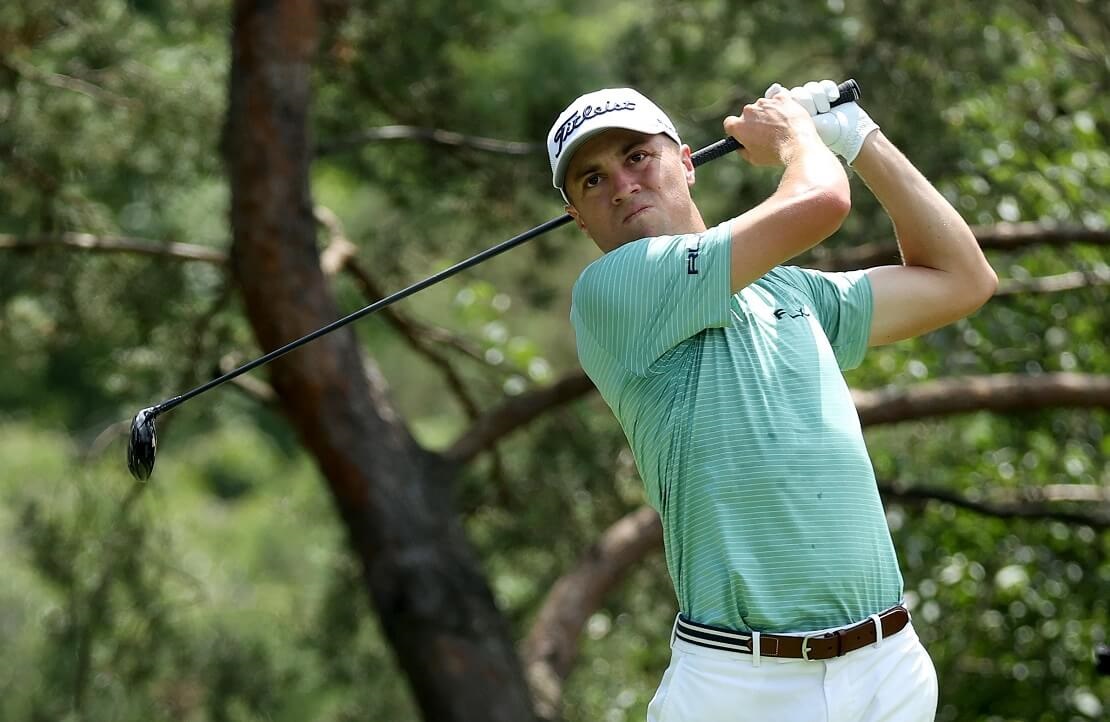 Justin Thomas nach dem Abschlag seines Balles