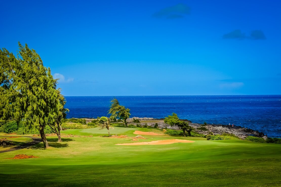 Kapalua Golf auf Maui mit Blick auf das Meer