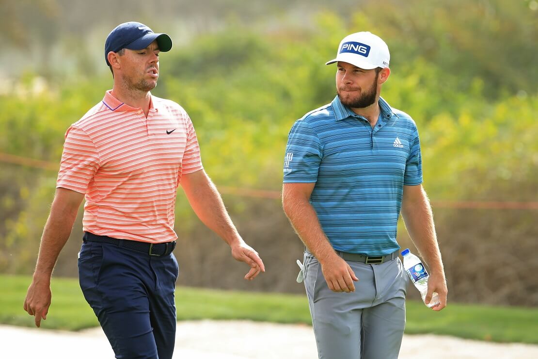 Rory McIlroy und Tyrrell Hatton laufen gemeinsam über den Platz