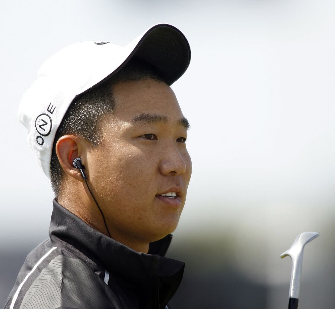 Anthony Kim mit Kopfhörern