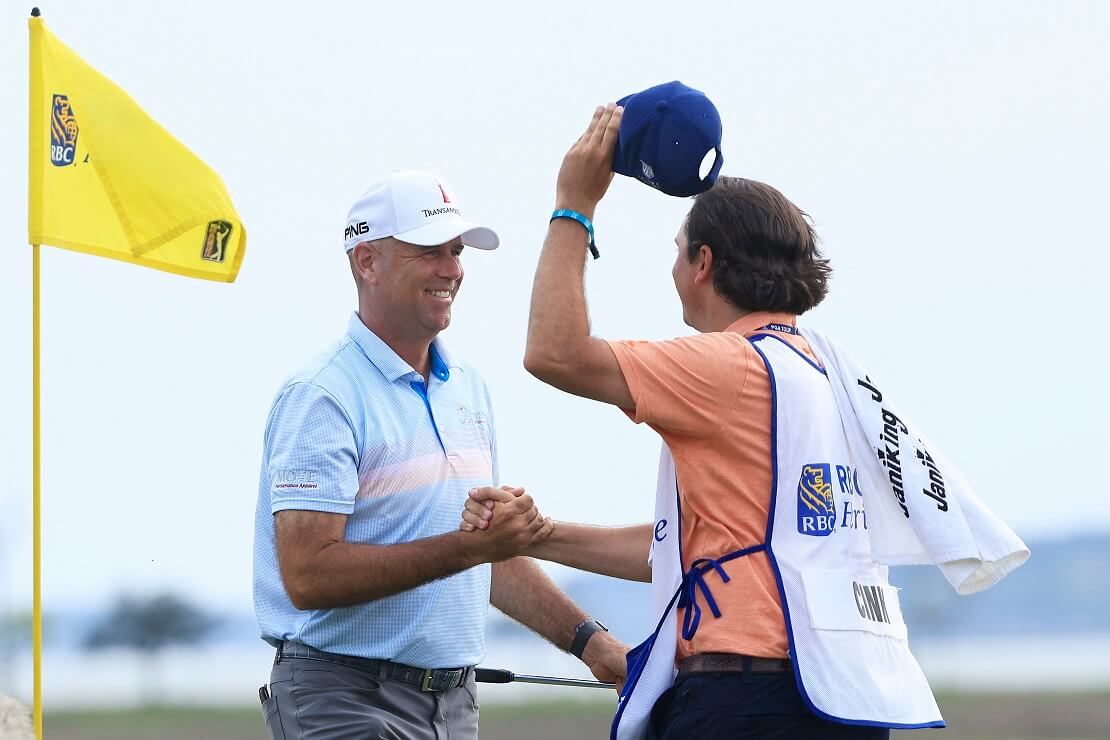 Stewart Cink klatscht mit Sohn Reagan bei der RBC Heritage ab