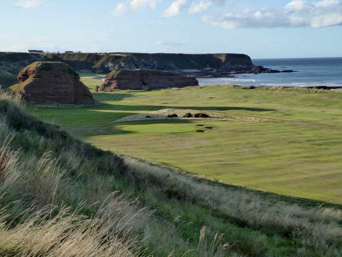 Ein schottischer Golfplatz an der Küste