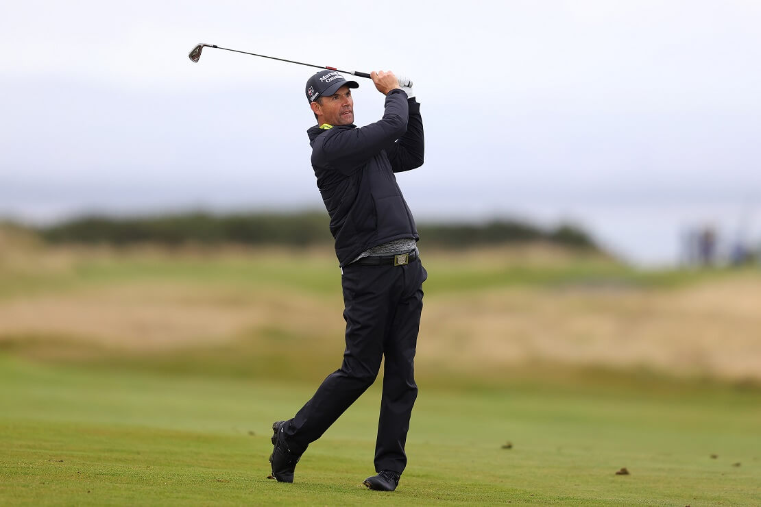 Padraig Harrington schlägt den Ball ab