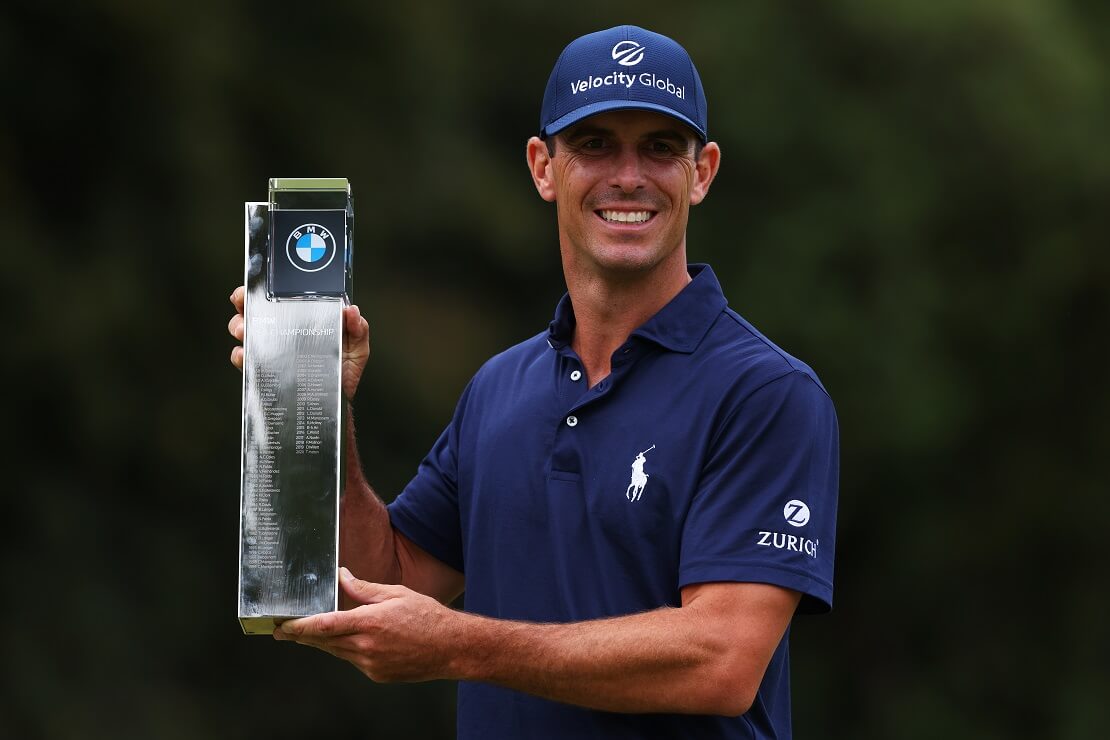 Billy Horschel mit der Trophäe der BMW PGA Championship