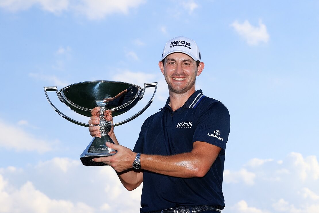 Patrick Cantlay posiert mit dem FedExCup