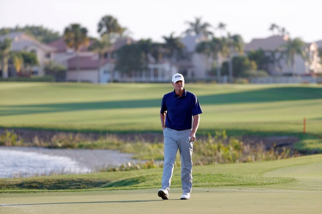 Steve Stricker läuft über den Platz