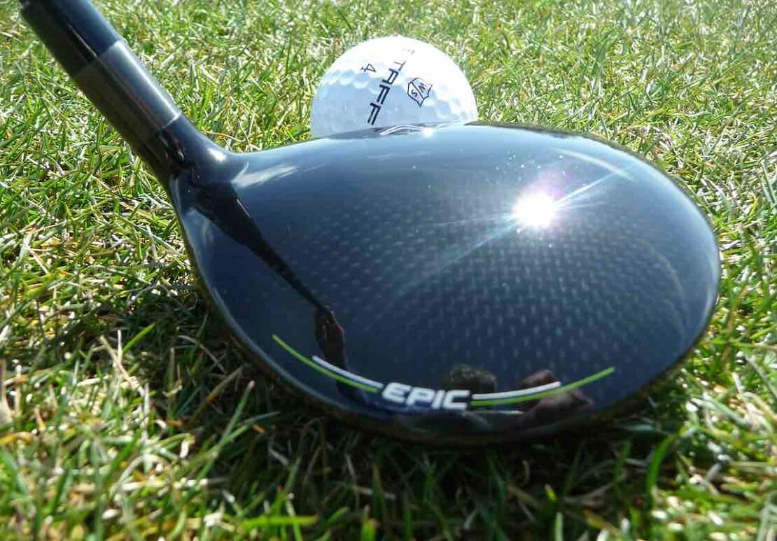 Epic Max Fairwayholz 2021 von Callaway im Gras