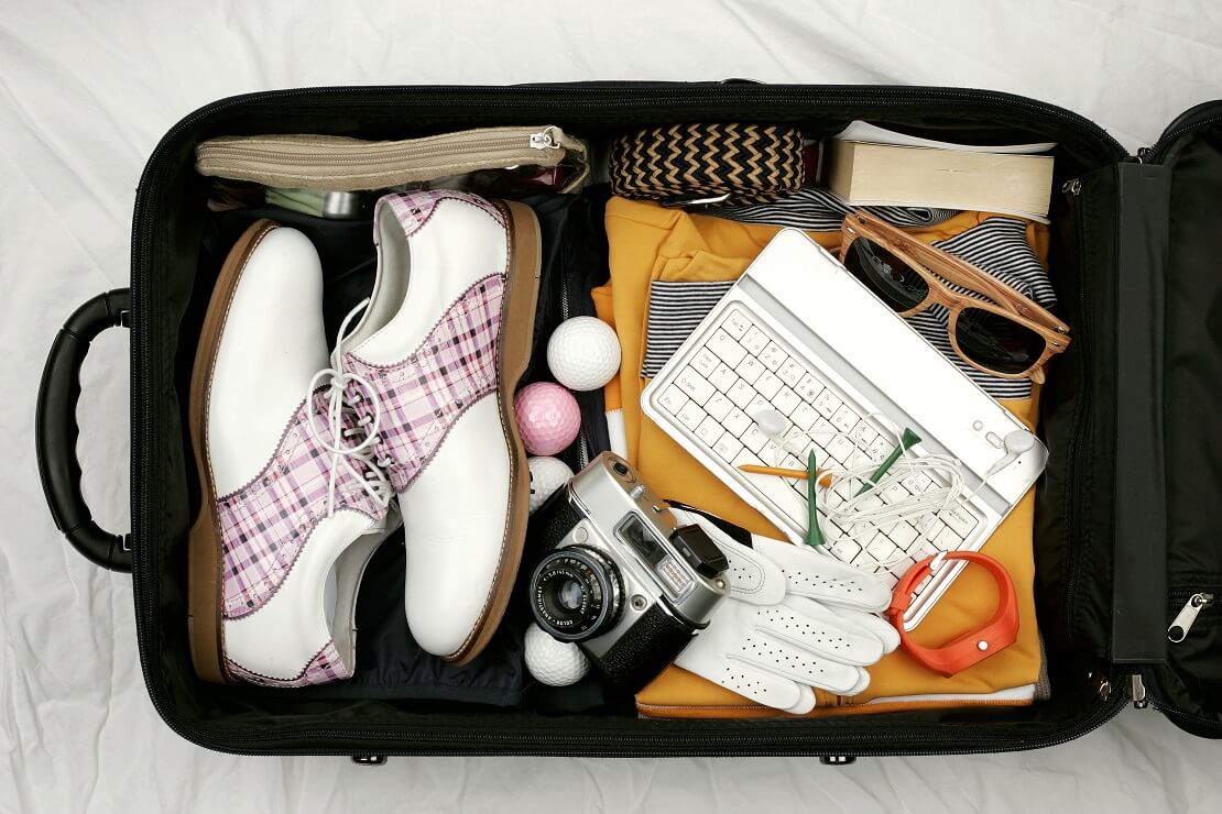 Koffer mit Golfgepäck