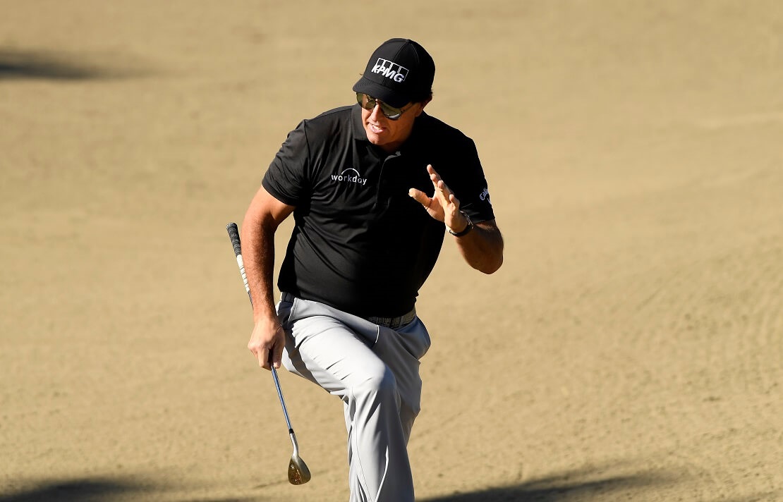 Phil Mickelson läuft es einem Bunker