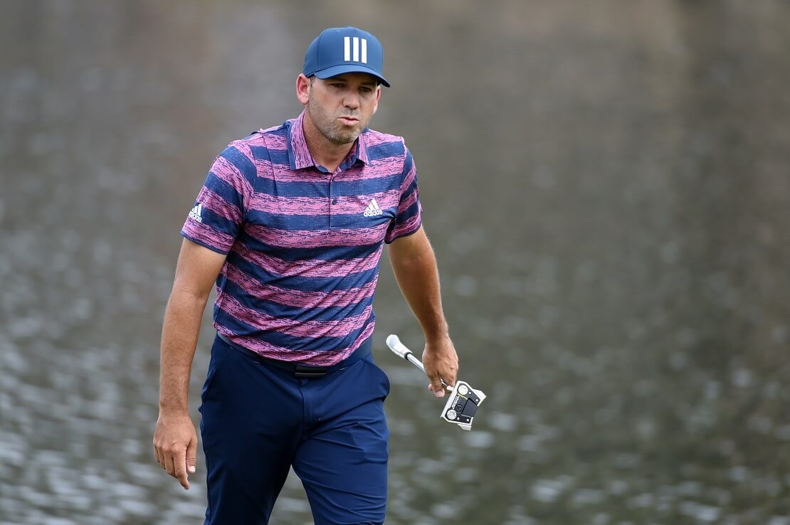 Sergio Garcia läuft mit seinem Schläger in der Hand über den Platz