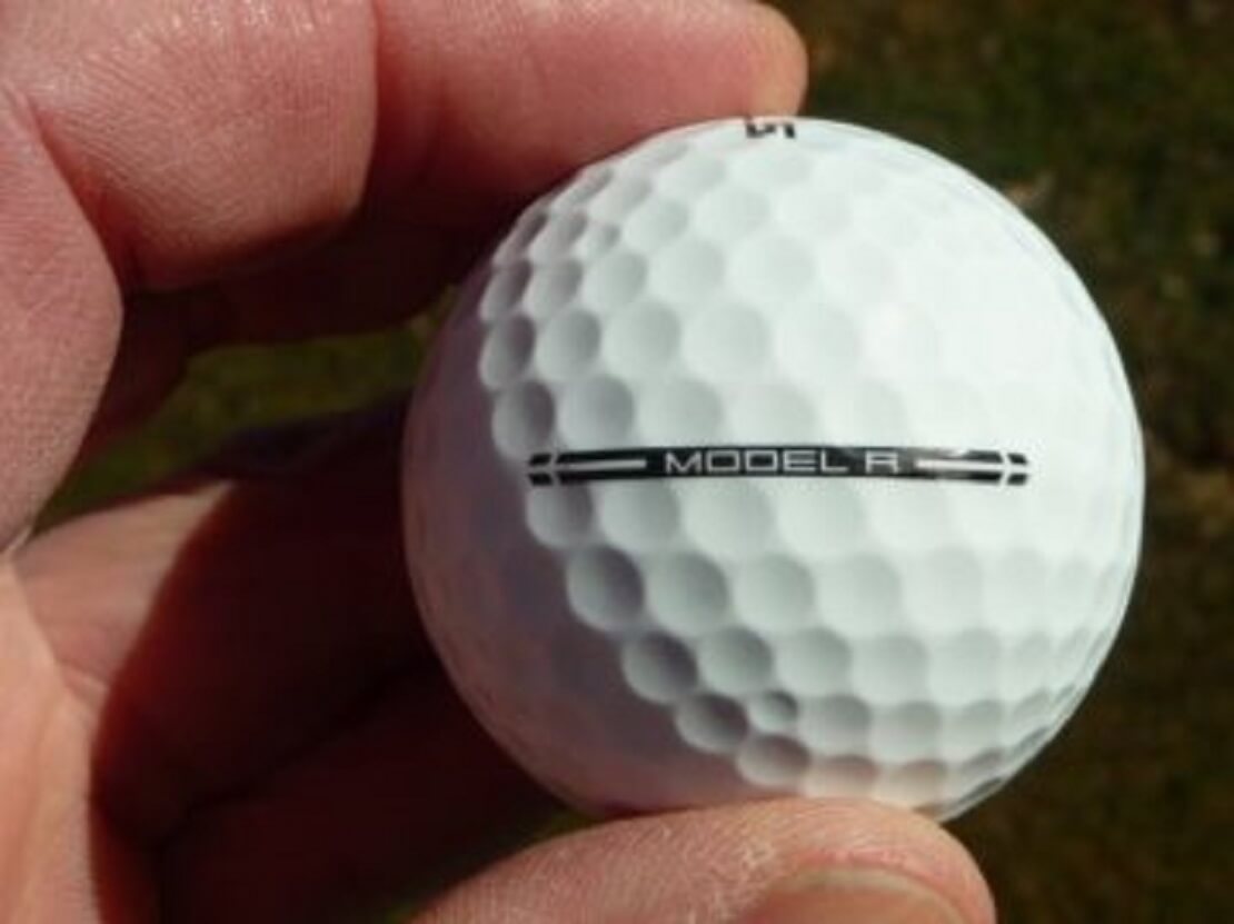 Ausrichtlinie des Golfball Wilson Staff Model R