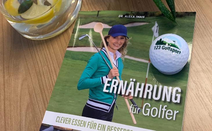 Das Buch "Ernährung für Golfer" liegt auf dem Tisch