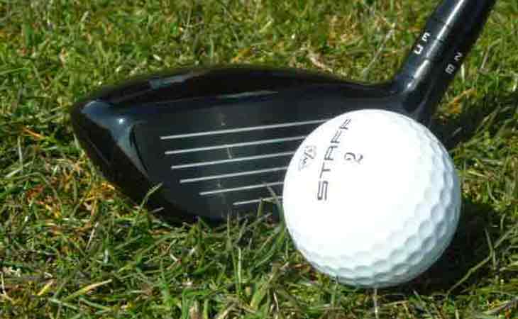 Hybrid Titleist TSi2 2021 Schlagfläche mit Ball