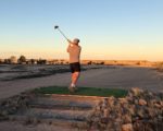 Golfer im Coober Pedy Opal Fields Golf Club