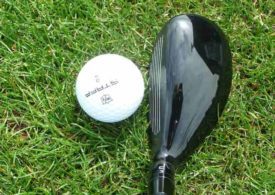 TSi3 Hybrid von Titleist in der Anpsrechposition