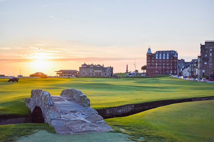 Eine Steinbrücke in St Andrews