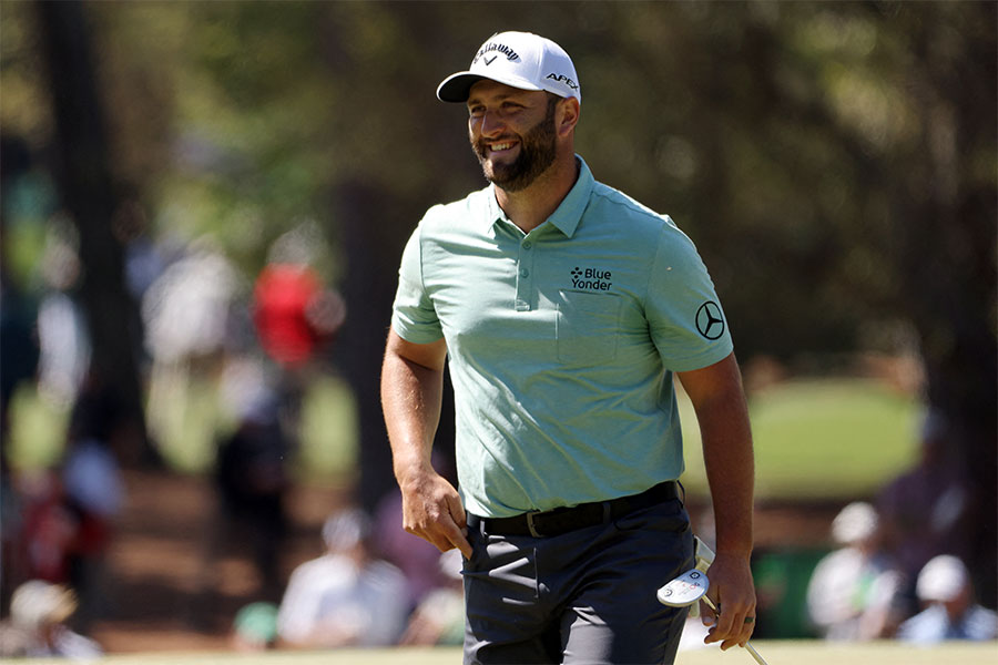 Jon Rahm mit breitem Lächeln im Gesicht