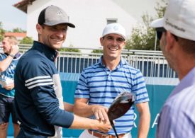 Billy Horschel und Thomas Müller stehen nebeneinander