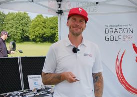 Nahaufnahme von Marcus Kraus in einem Dragon Golf Verkaufsstand