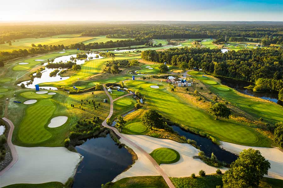 Der Grean Eagle Golfplatz aus Vogelperspektive