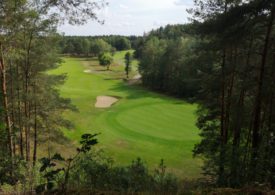 Panoramablick über einen Golfplatz