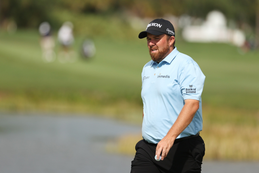 Golfer Shane Lowry in einem hellblauen Poloshirt