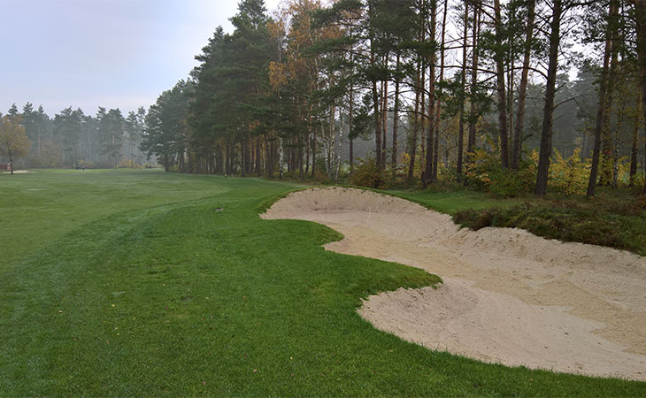 Eine Sandgrube auf einem Golfplatz