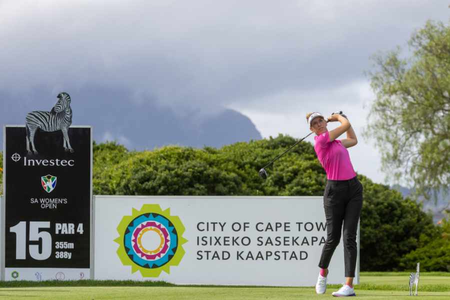 Chiara Noja schlägt an Loch 15 auf der South African Women´s Open ab