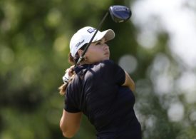 Alexa Pano schaut dem Ball hinterher