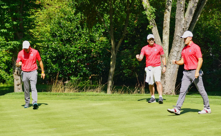 Drei Vertreter des Golf Clubs Mannheim-Viernheim jubeln