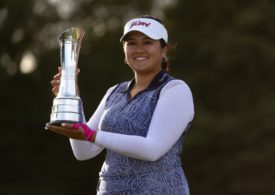 Lilia Vu mit der Trophäe der Women's Open