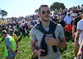 Gareth Bale mit Sonnenbrille im Publikum des Ryder Cups