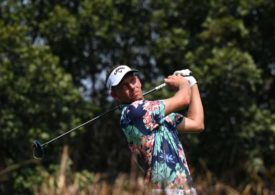 Marcel Siem schlägt ab und schaut dem Golfball hinterher