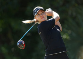 Golferin Charley Hull schwingt den Driver