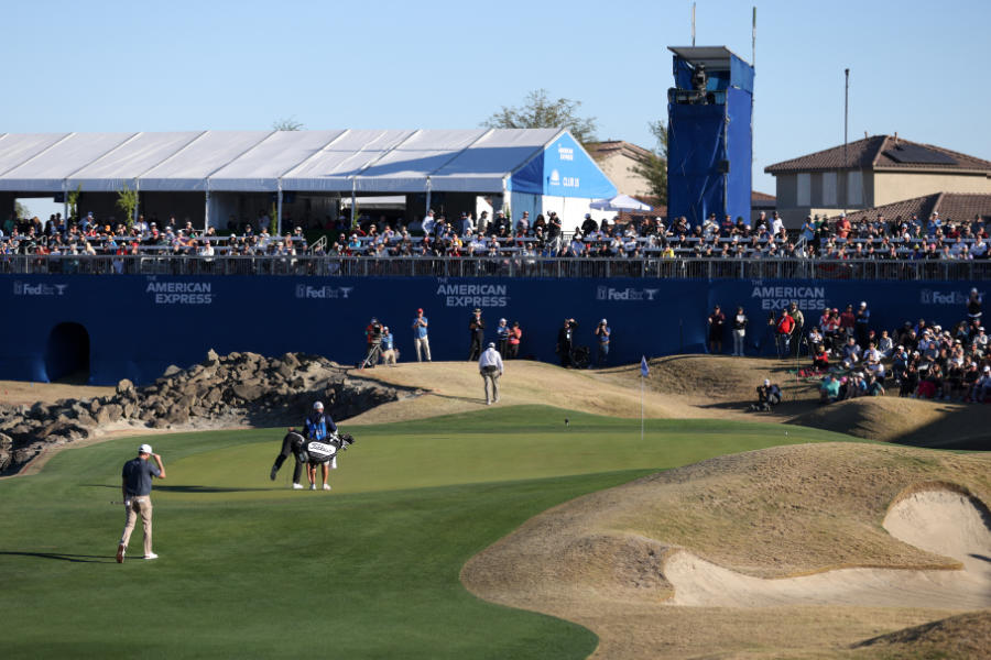 Ein kalifornischer Golfplatz mit voll besetzten Tribünen