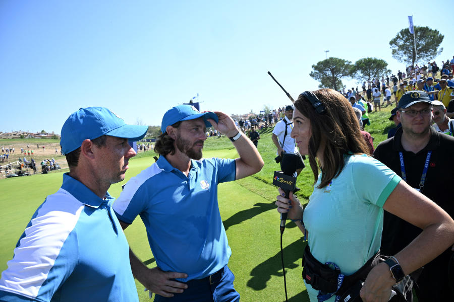 Rory McIlroy und Tommy Fleetwood geben einer Reporterin ein Interview