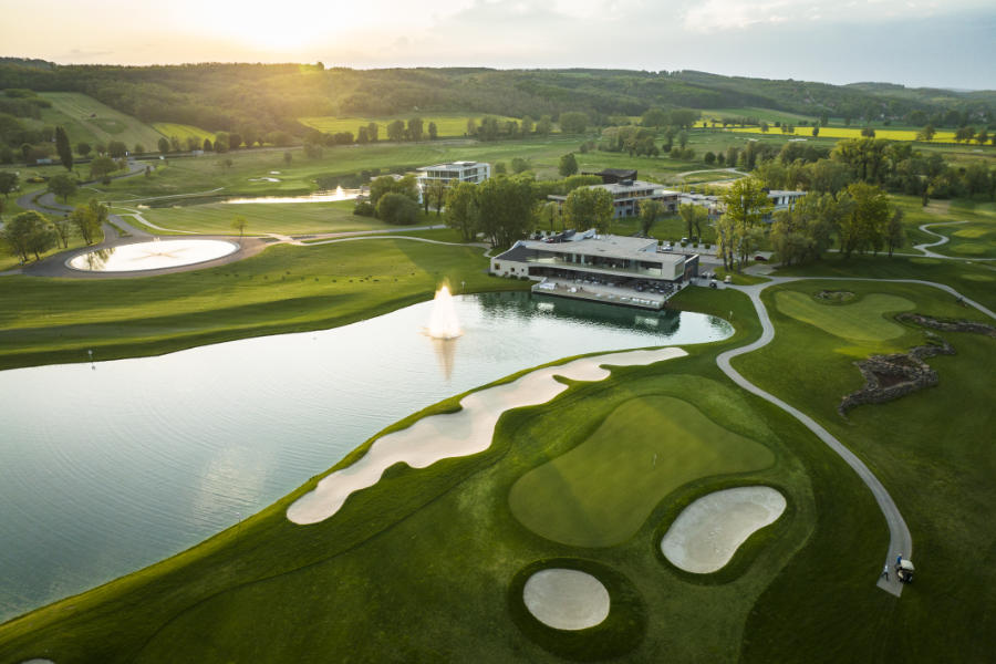 Panoramablick über ein luxuriöses Golf Resort