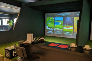 Eine Trackman-Anlage in einer Indoor Golf Halle