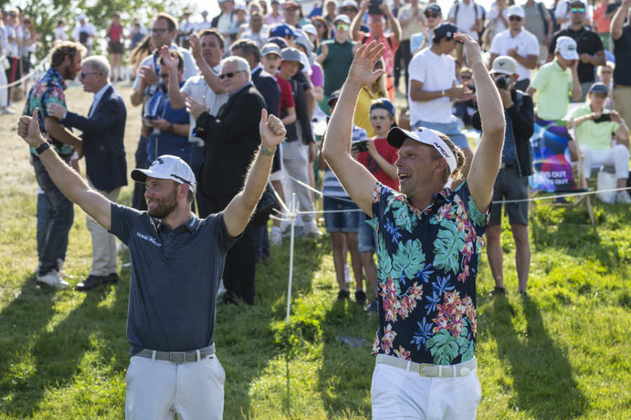 Max Kieffer und Marcel Siem feiern mit Fans auf der Porsche European Open